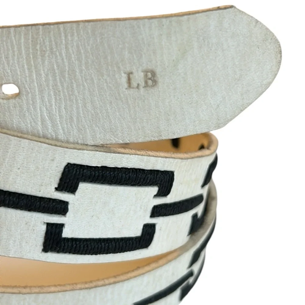 Stick & Ball Corrento Size Large off white leather polo belt. Brass buckle.‎